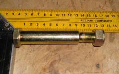 Болт крепления заднего стабилизатора с гайкой H2/H3 HOWO / HOWO A7 WG80680029